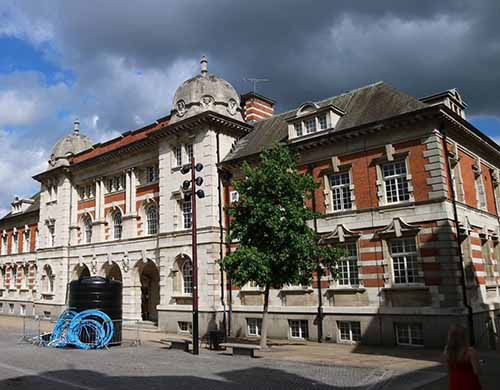 伦敦大学学院